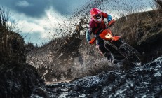 开云体育中国-剑指巅峰，法拉利鏖战红牛，勒克莱尔点燃赛道那不眠的烈焰