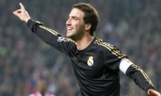 开云体育下载-1.约基奇第三节爆发独取20分打崩湖人，魔术团队防守锁定胜局