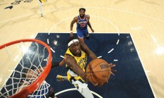 开云体育入口-包含开拓者遭遇横扫，西亚卡姆狂砍33分的词条