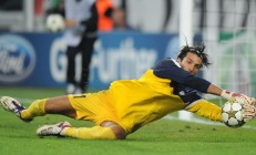 开云体育下载-夜幕下的银箭与新星，梅赛德斯绝地逆转，皮亚斯特里惊艳赛道