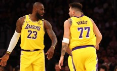 开云APP-NBA常规赛继续进行湖人再胜公牛