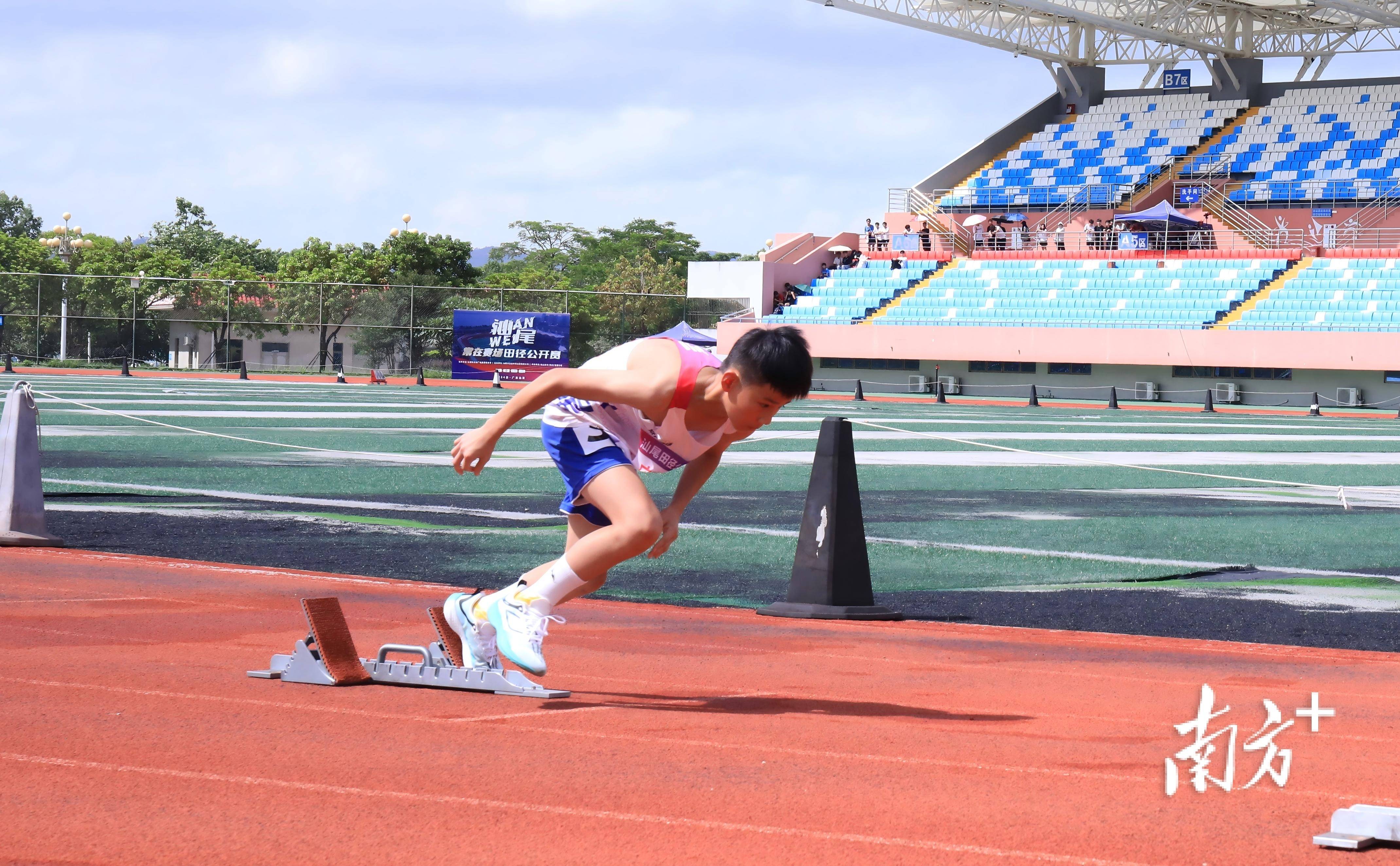 TL险胜GEN,Xiaohu线上压制力十足强强对话入围赛,点燃全场激情 TL险胜GEN,Xiaohu线上压制力十足强强对话入围赛,点燃全场激情