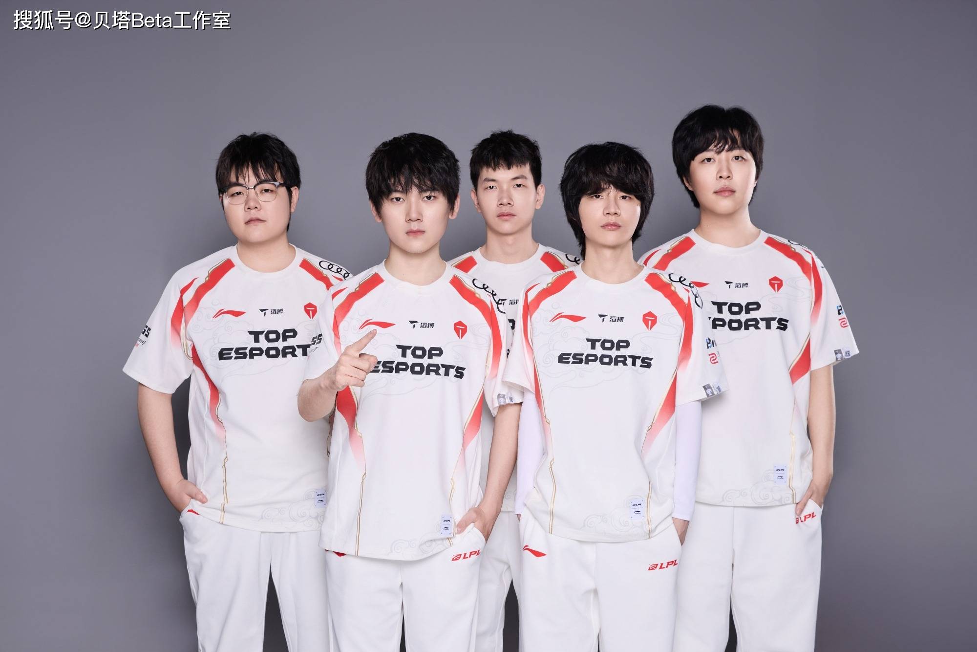 HLE险胜TES,Hanssama团战一打五激烈交锋成都决赛之夜,留下经典瞬间的简单介绍 HLE险胜TES,Hanssama团战一打五激烈交锋成都决赛之夜,留下经典瞬间的简单介绍