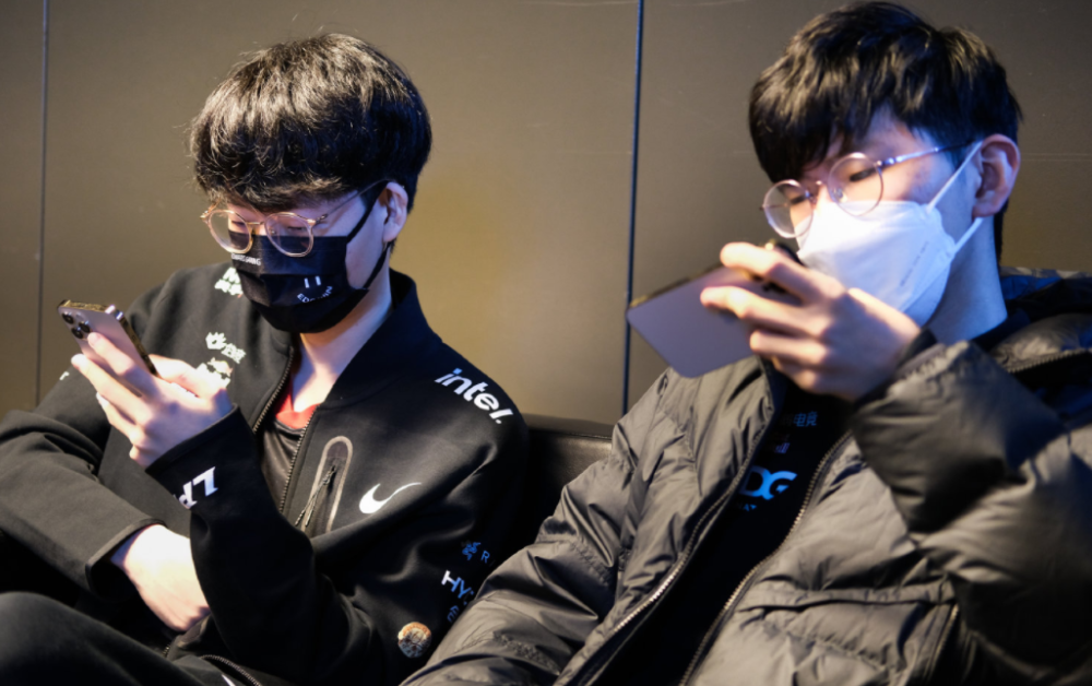 TES翻盘DFM,Ruler拿下关键大龙宿敌对决四强赛,引爆全场热议 TES翻盘DFM,Ruler拿下关键大龙宿敌对决四强赛,引爆全场热议