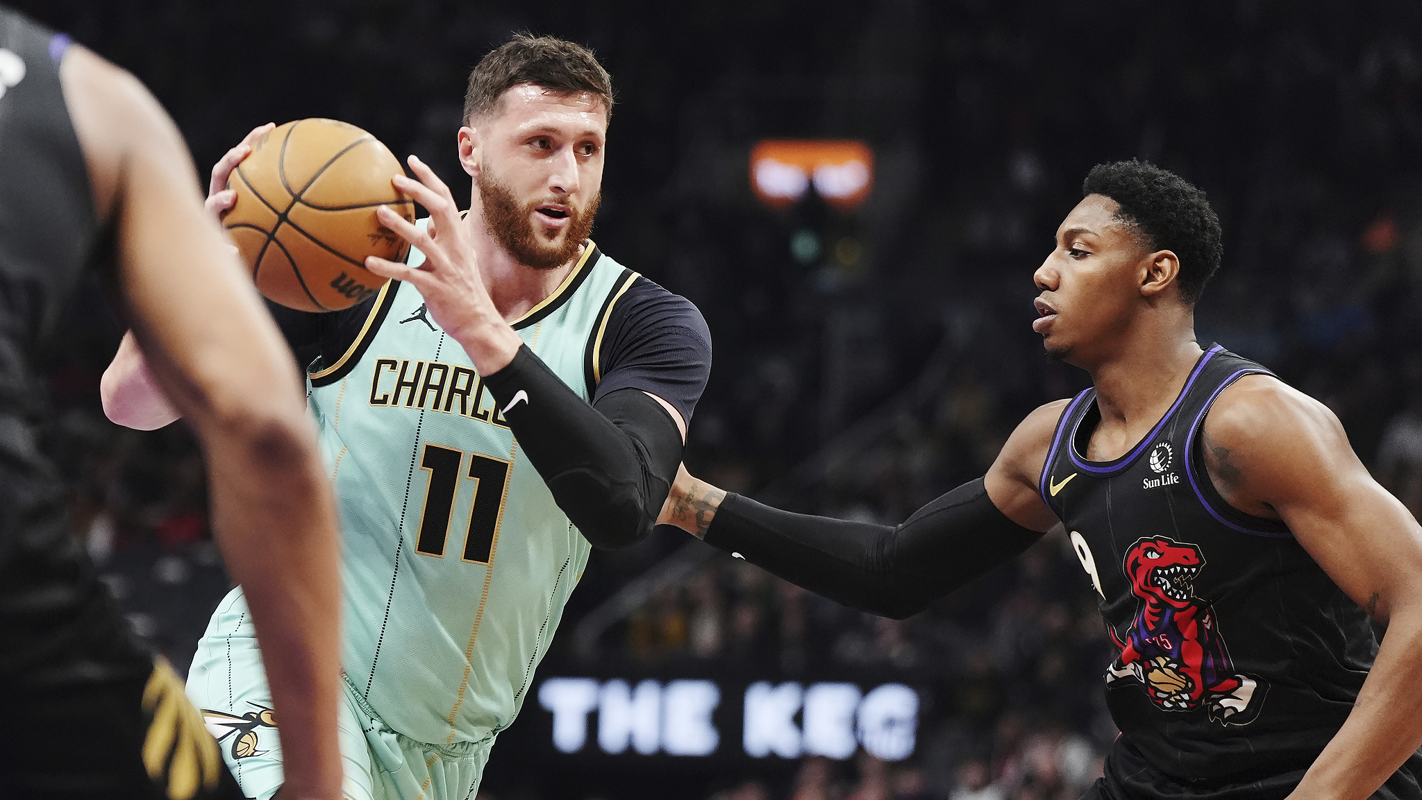 猛龙队在近期比赛中迎来连败,需要调整状态 猛龙队在近期比赛中迎来连败,需要调整状态