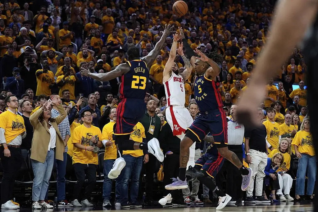 勇士再胜火箭取得总决赛首胜