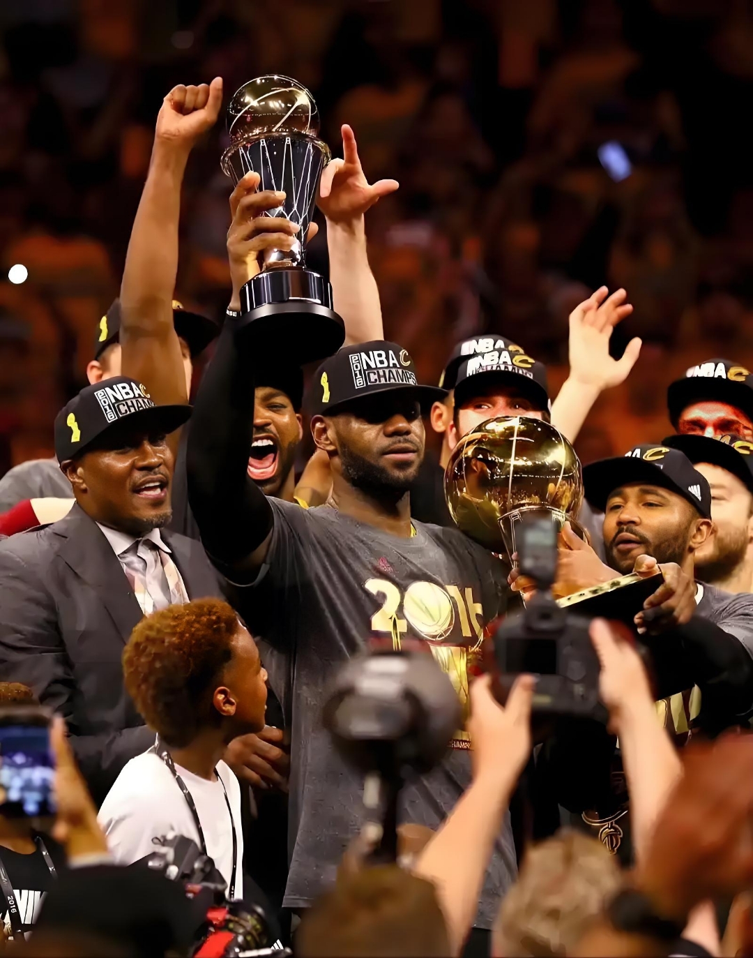 美洲篮球明星在国际赛事中拼尽全力,为球队争取胜利 美洲篮球明星在国际赛事中拼尽全力,为球队争取胜利