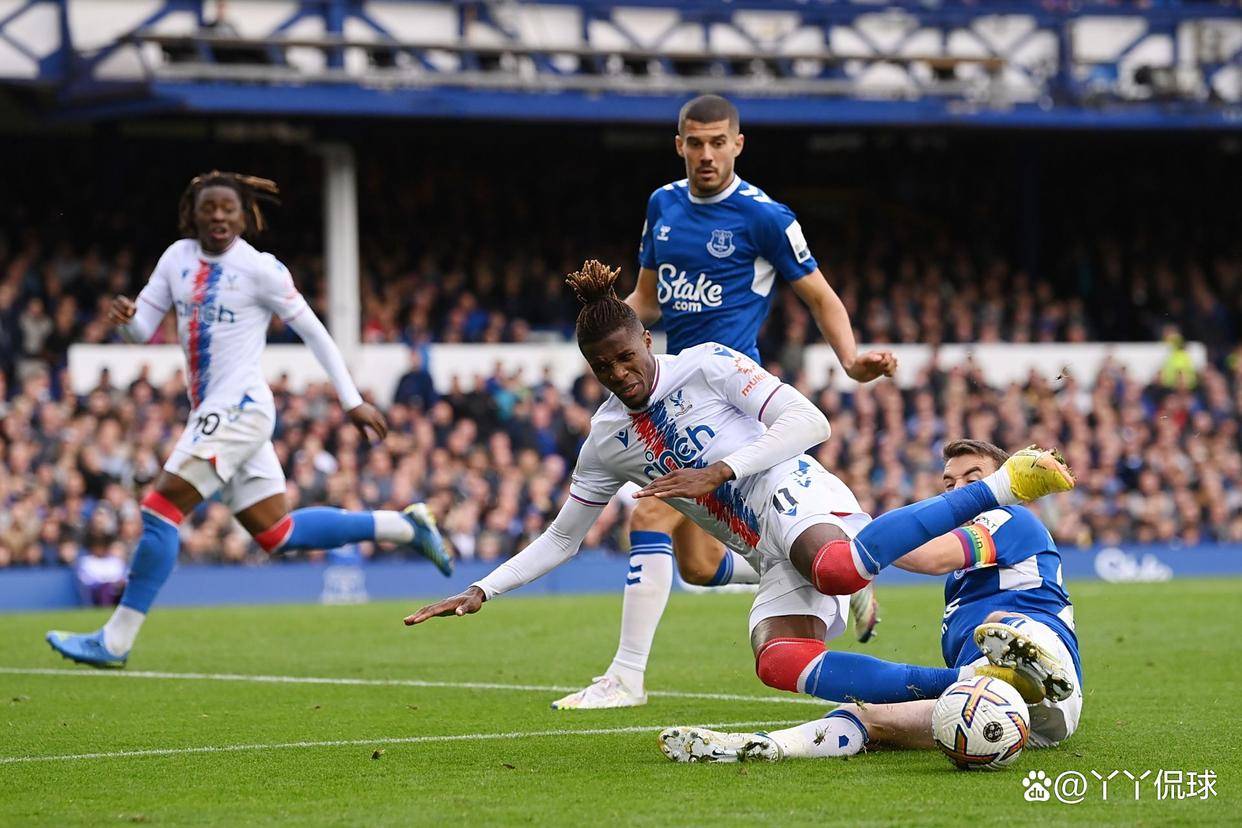 埃弗顿主场失利,球队士气受挫 埃弗顿主场失利,球队士气受挫