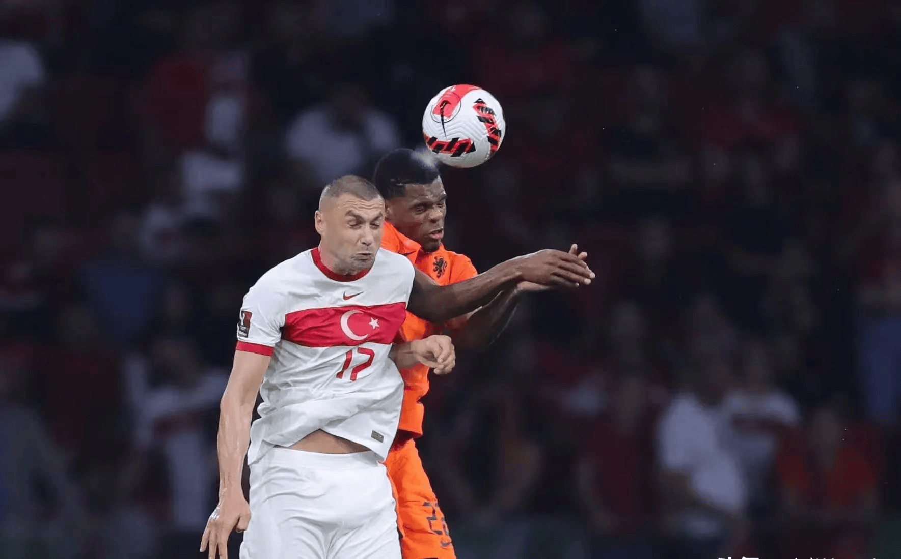 土耳其球员助力德国杯赛取胜 土耳其球员助力德国杯赛取胜