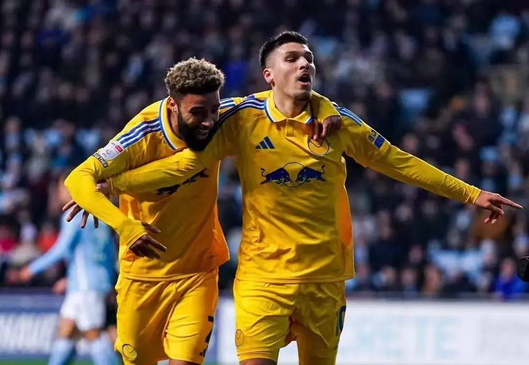 包含利兹联主场力克伯恩茅斯，重回胜利轨道，提升排名的词条