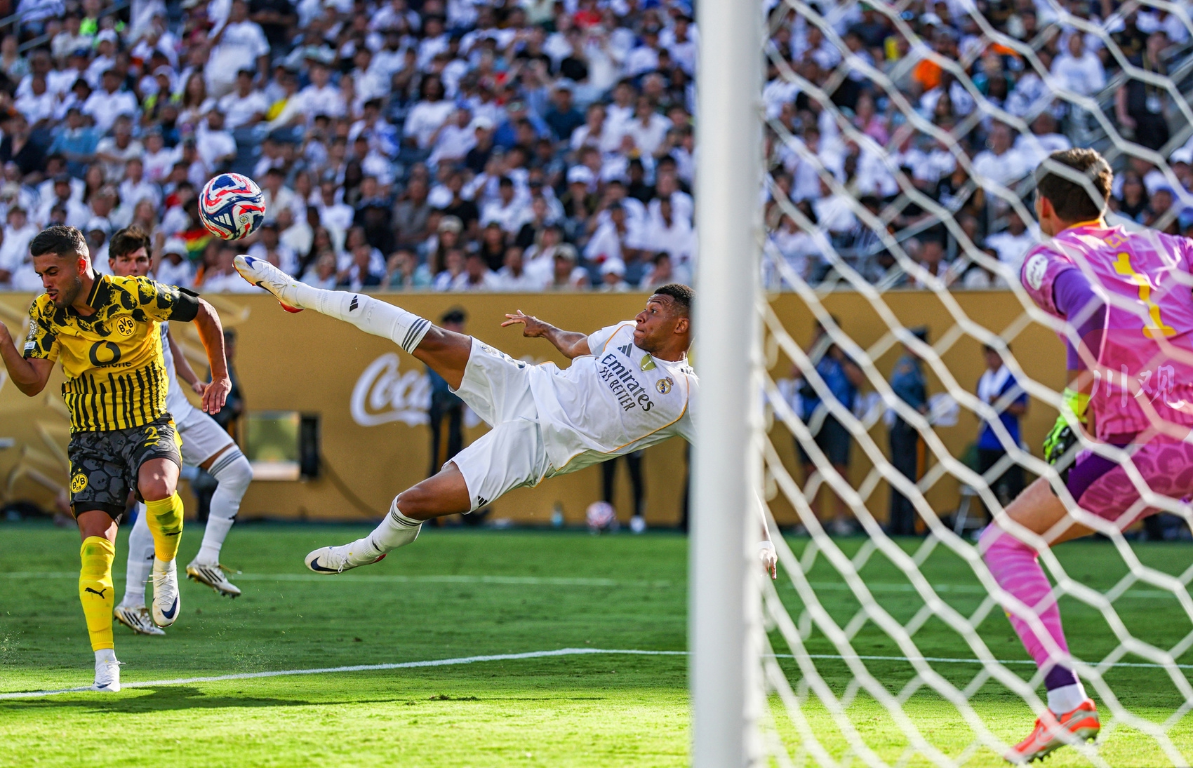 国际足球豪门将在场上展开对决! 国际足球豪门将在场上展开对决!