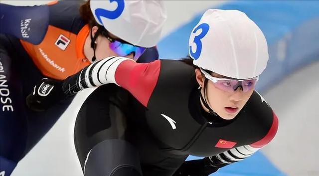 短道速滑队员再创佳绩,荣耀与荣誉的简单介绍 短道速滑队员再创佳绩,荣耀与荣誉的简单介绍