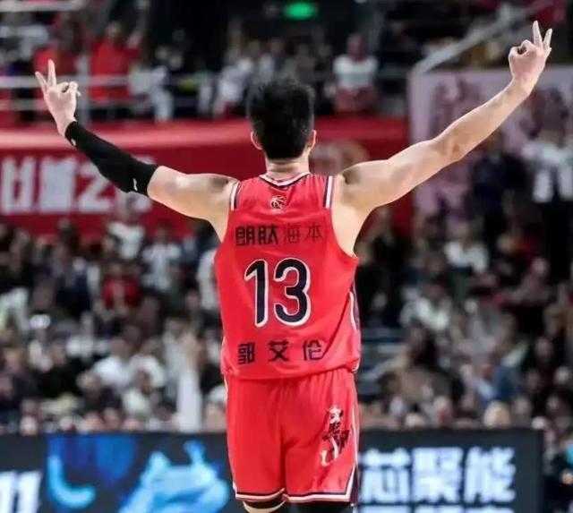 球队主力复出，连胜七场，冲击冠军