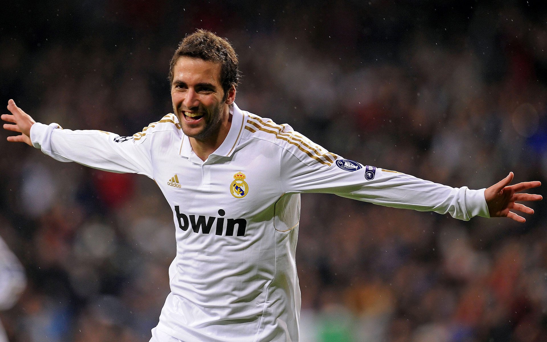 星条与山脉，当新大陆的足球地壳开始运动