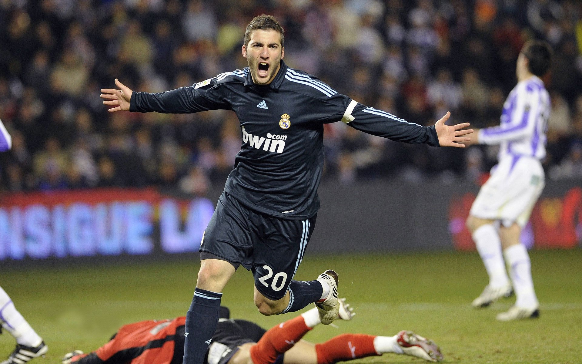 逆鳞之搏，当红军的靴刺钉入新月之地